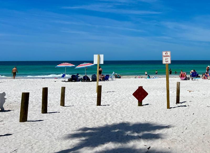 Near Anna Maria & IMGChic & RenovatedFenced Yard - image 47