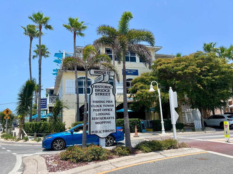 Near Anna Maria & IMGChic & RenovatedFenced Yard - image 18