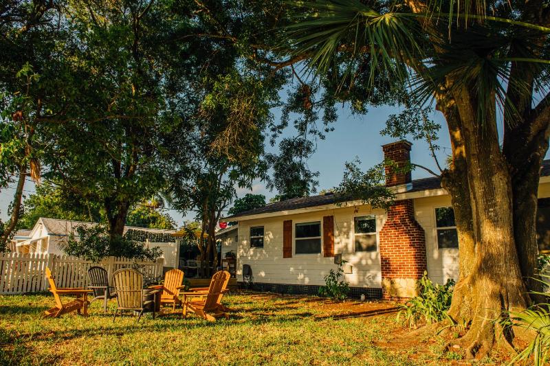Near Anna Maria & IMGChic & RenovatedFenced Yard - image 20