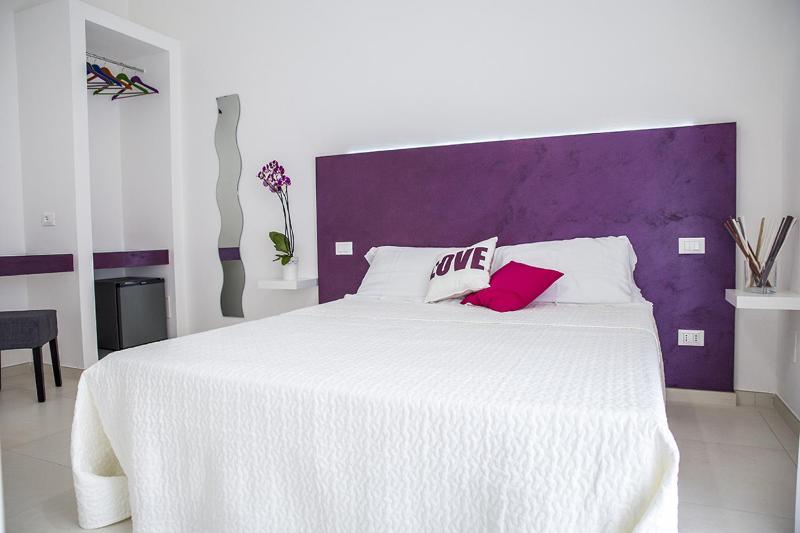 Double Room image 3