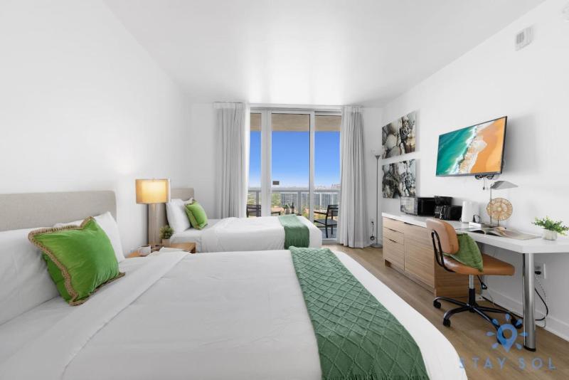 Coastal Retreat Modern Studio w Harbour Views - image 17
