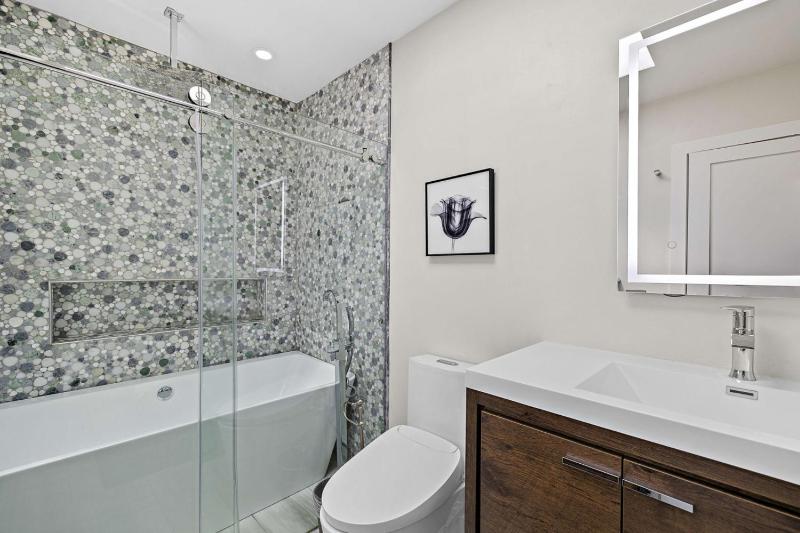3BR The Lucille Lake Washington View Retreat - image 10