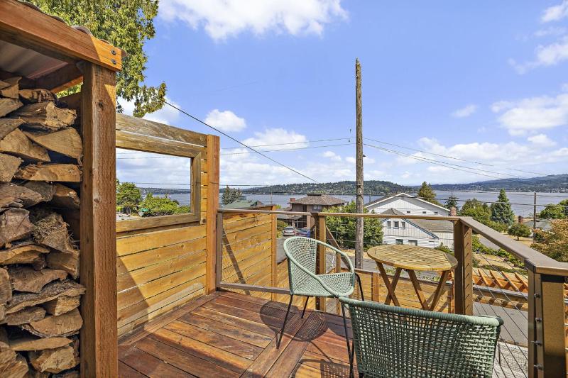 3BR The Lucille Lake Washington View Retreat - image 8
