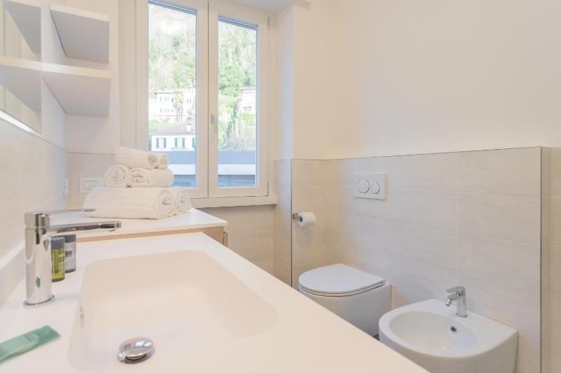 White Lake View Apartment by Rent All Como - image 13
