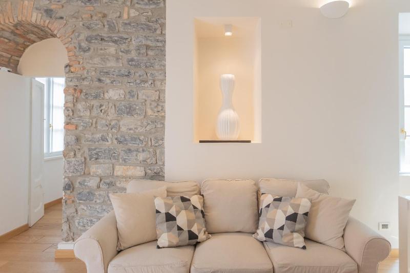 Wine Not Apartment Como Centre by Rent All Como - image 4
