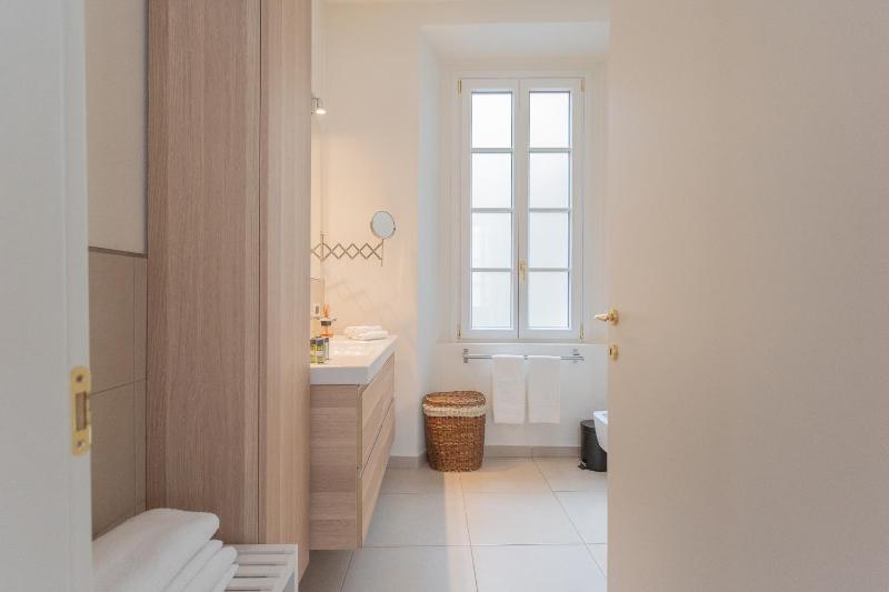 Wine Not Apartment Como Centre by Rent All Como - image 19