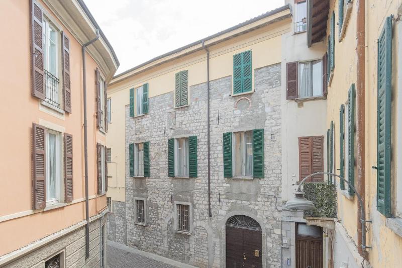 Wine Not Apartment Como Centre by Rent All Como - image 5