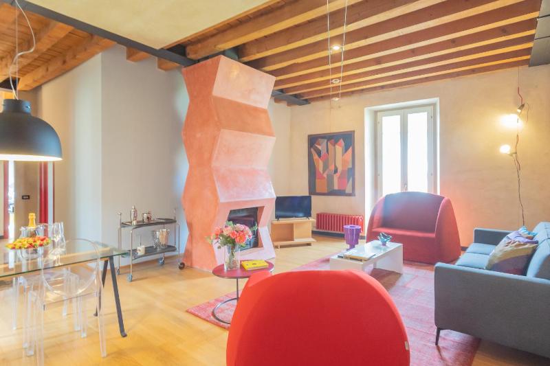 Night at the Museum Apartment by Rent All Como - image 34