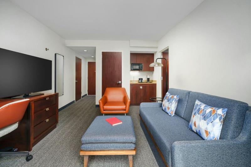 Courtyard by Marriott New York Manhattan/Upper East Side - image 4