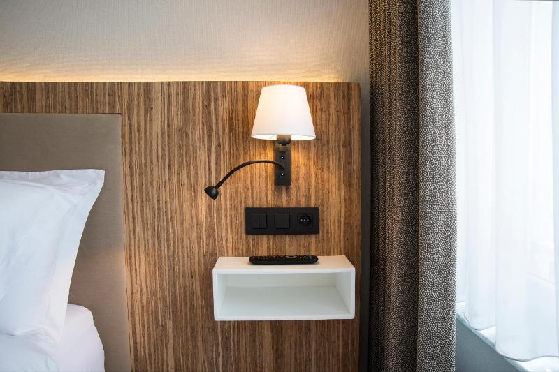 Deluxe Room image 4