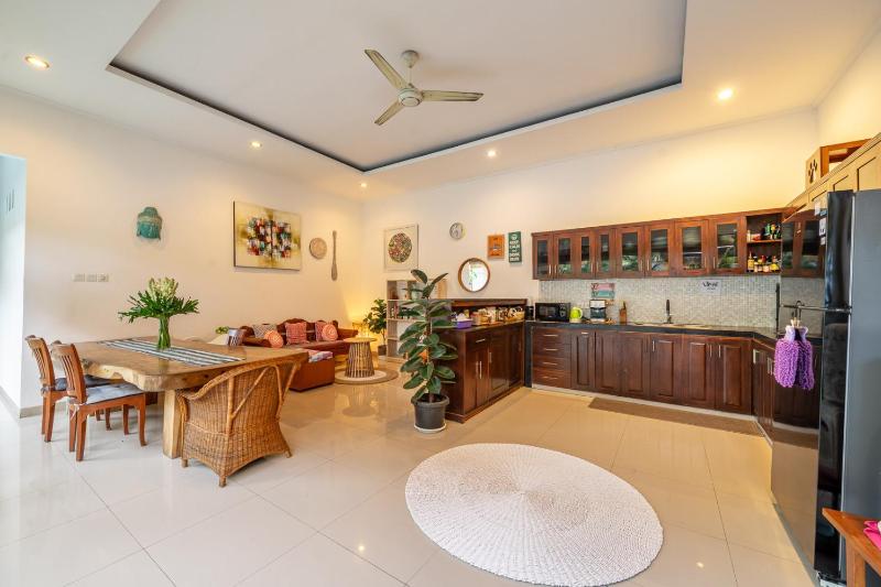Tranquil Bungalow 10min to Berawa beach - image 11