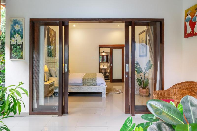 Tranquil Bungalow 10min to Berawa beach - image 15