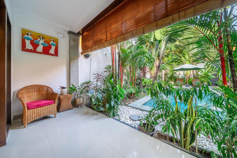 Tranquil Bungalow 10min to Berawa beach - image 9