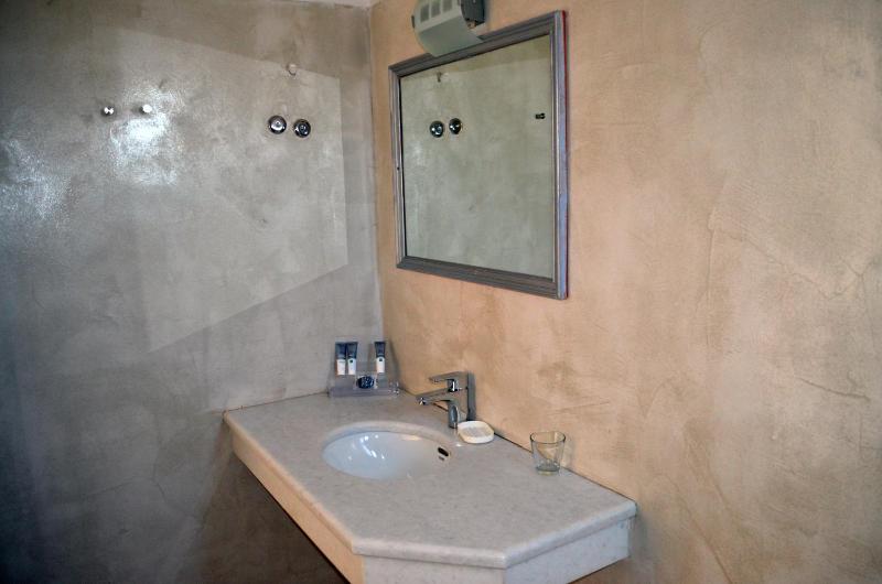 Classic Quadruple Room with Balcony image 2