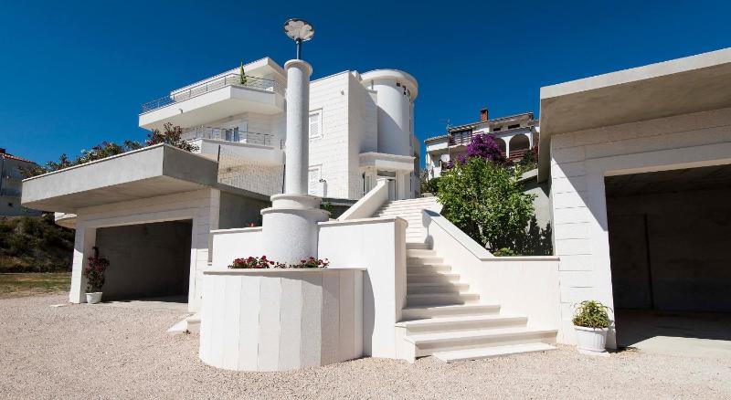 Apartments Bila Villa - image 2