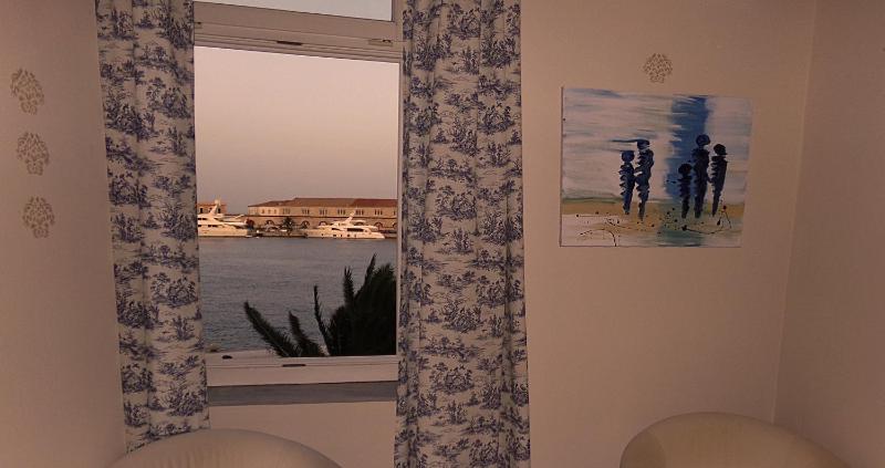 Standard Twin Room with Sea View image 2