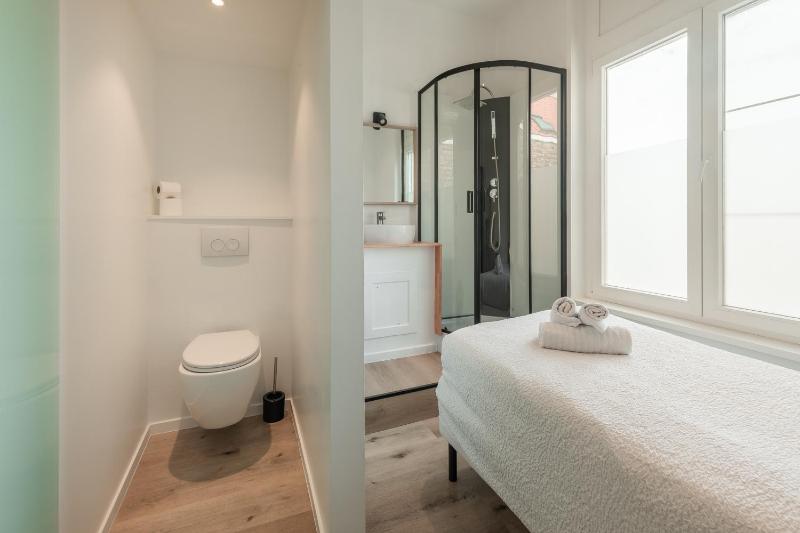 D28 Bruges - image 6