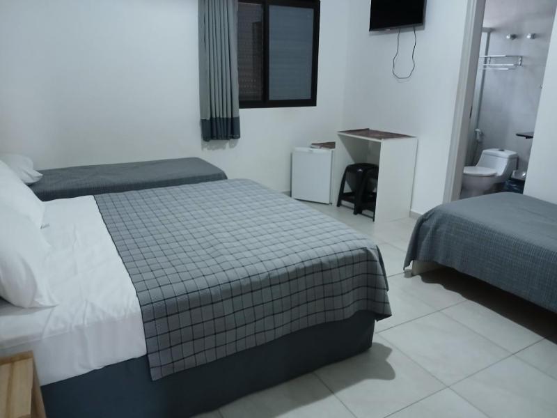 Pousada Parque Suites - Estacionamento e Piscina na Enseada - image 10