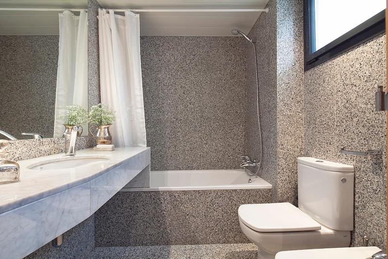 Apartment Barcelona Rentals - Sarria Apartments Near Center - image 16