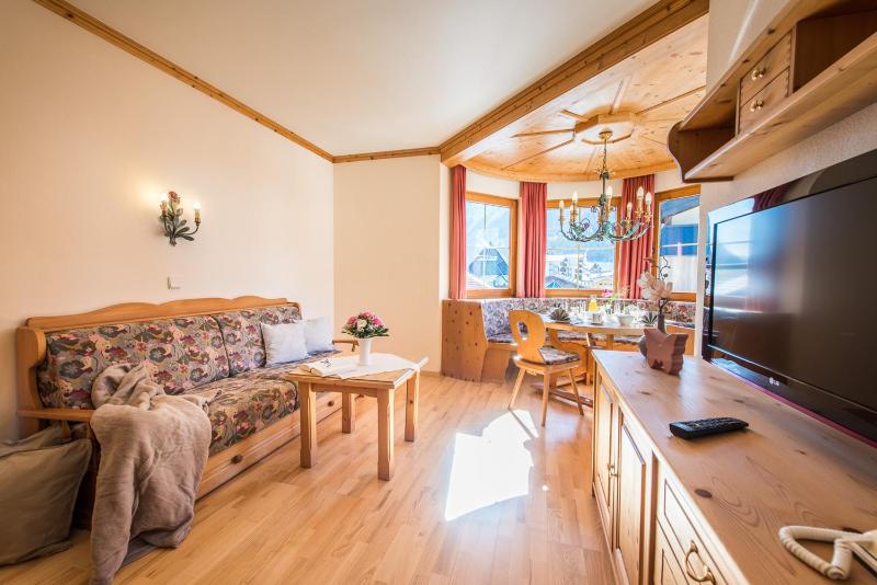 Deluxe Two-Bedroom Apartment image 3