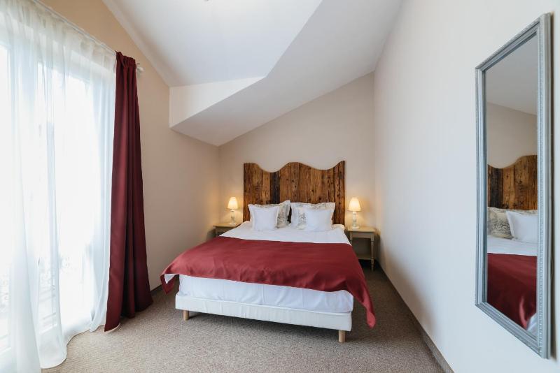 Deluxe Family Suite image 3
