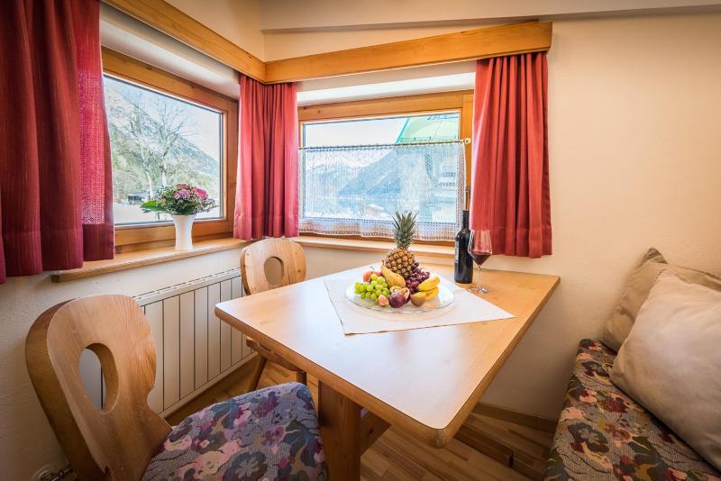 Standard One-Bedroom Apartment image 3