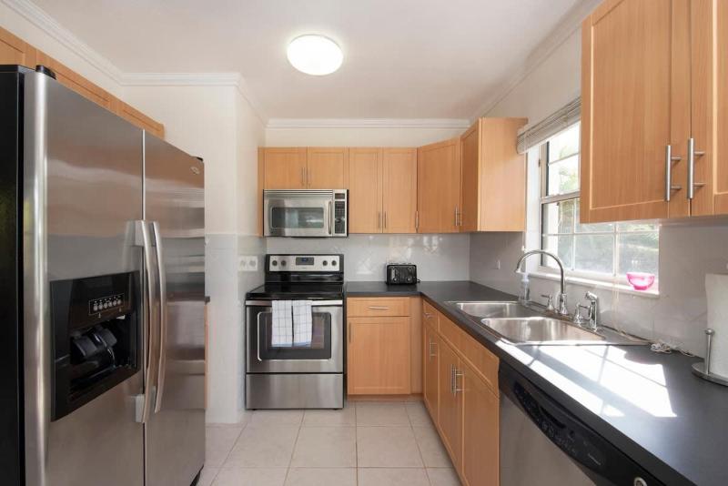 Snug Harbour View #6 - 1BR Canal Front Condo by Seven Mile Beach - image 11