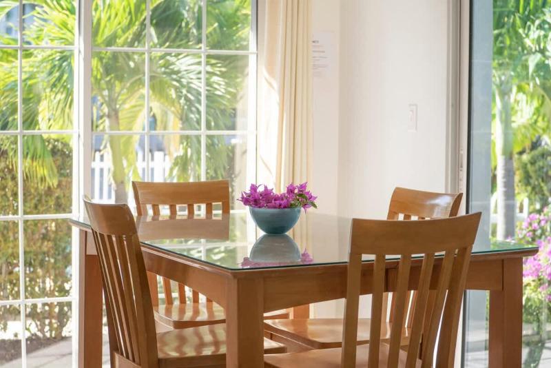 Snug Harbour View #6 - 1BR Canal Front Condo by Seven Mile Beach - image 9