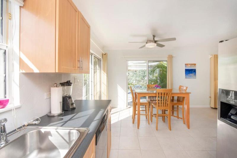Snug Harbour View #6 - 1BR Canal Front Condo by Seven Mile Beach - image 15