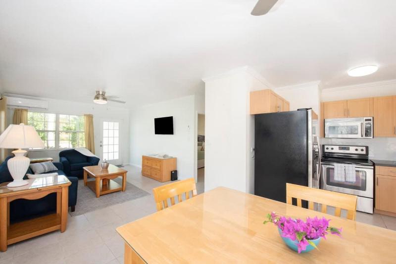 Snug Harbour View #6 - 1BR Canal Front Condo by Seven Mile Beach - image 12