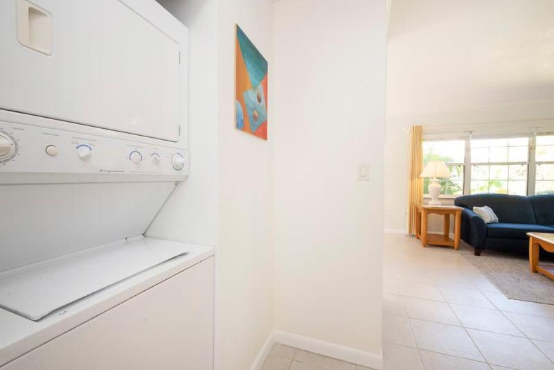 Snug Harbour View #6 - 1BR Canal Front Condo by Seven Mile Beach - image 7