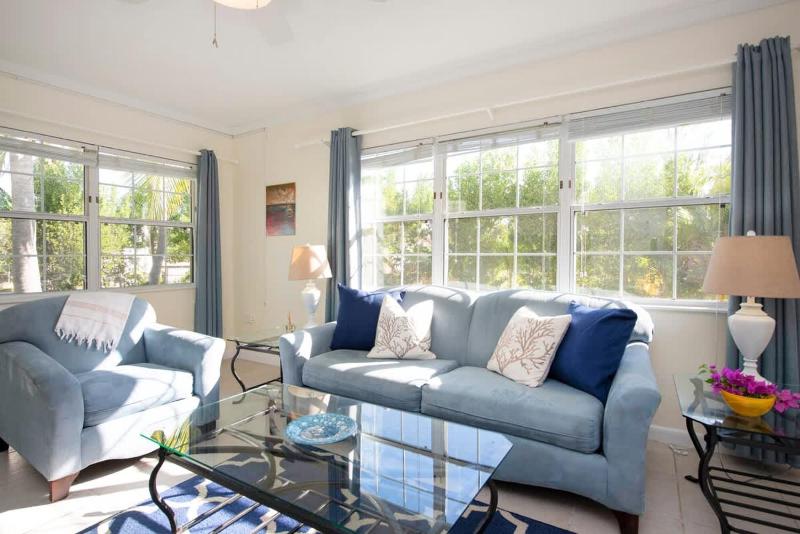 Snug Harbour View #1 - 1BR Canal Front Condo by Seven Mile Beach - image 10