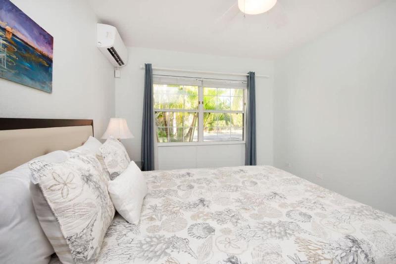 Snug Harbour View #1 - 1BR Canal Front Condo by Seven Mile Beach - image 15