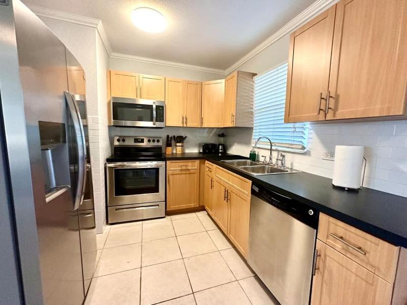Snug Harbour View #4 - 1BR Canal Front Condo by Seven Mile Beach - image 4