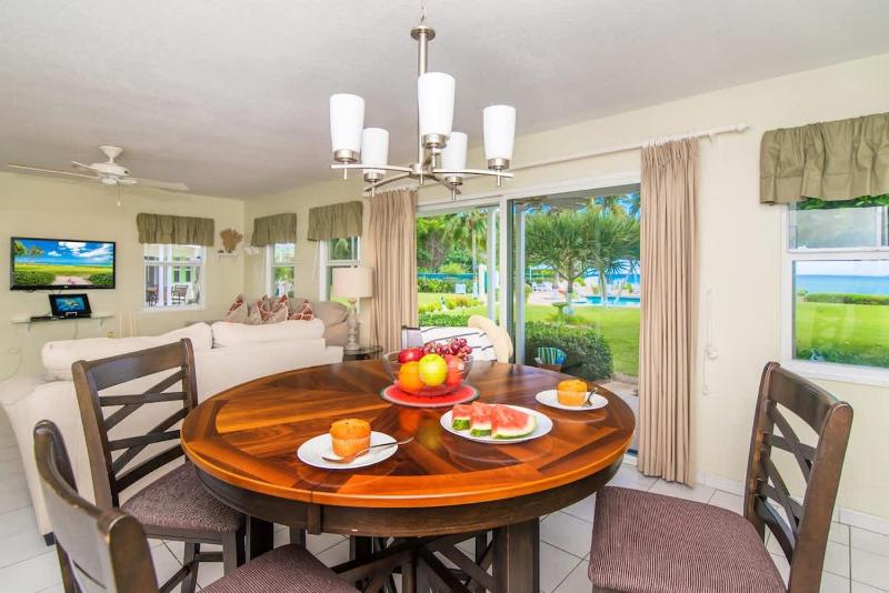 Cocoplum #5 - 2BR Oceanfront Condo on Seven Mile Beach - image 4