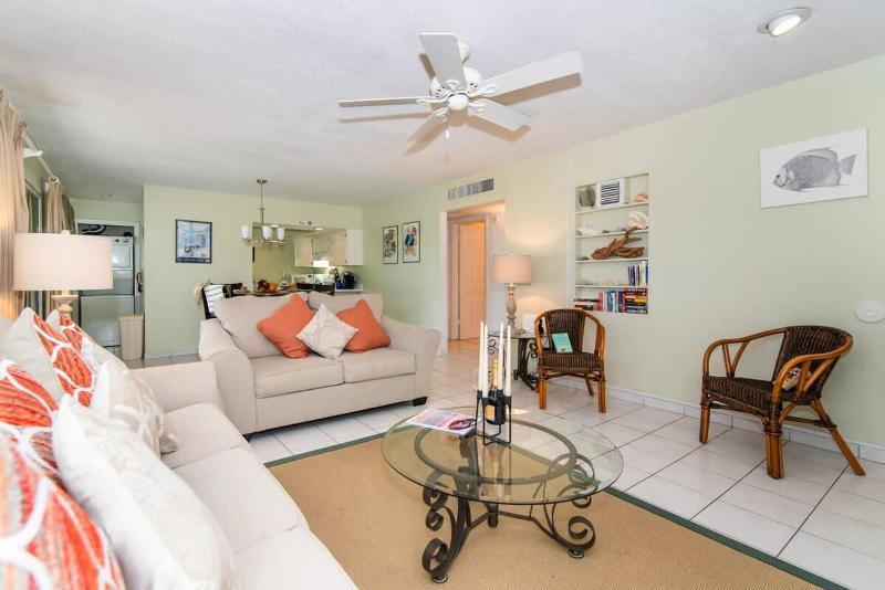 Cocoplum #5 - 2BR Oceanfront Condo on Seven Mile Beach - image 10