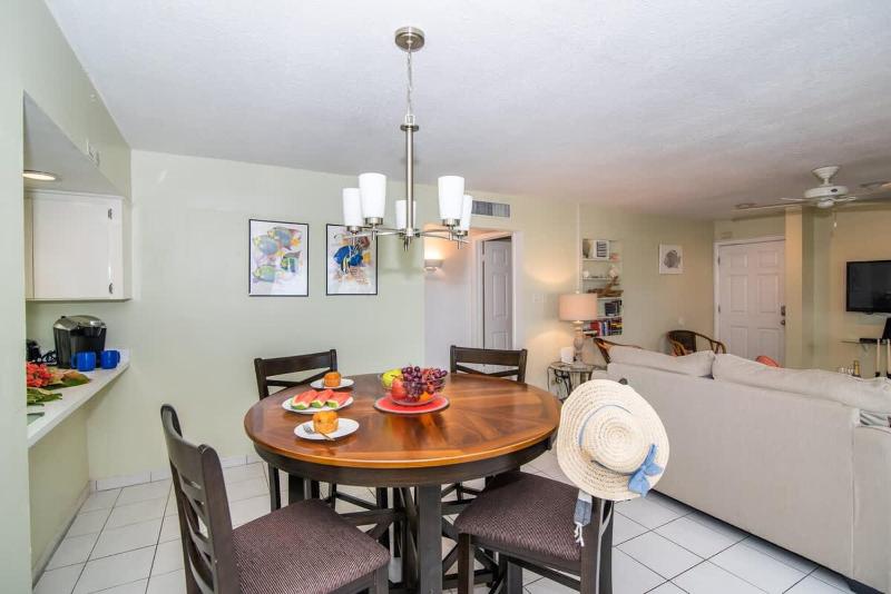 Cocoplum #5 - 2BR Oceanfront Condo on Seven Mile Beach - image 16