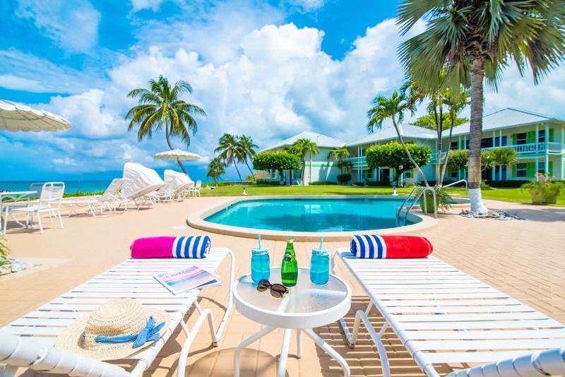 Cocoplum #5 - 2BR Oceanfront Condo on Seven Mile Beach - image 3