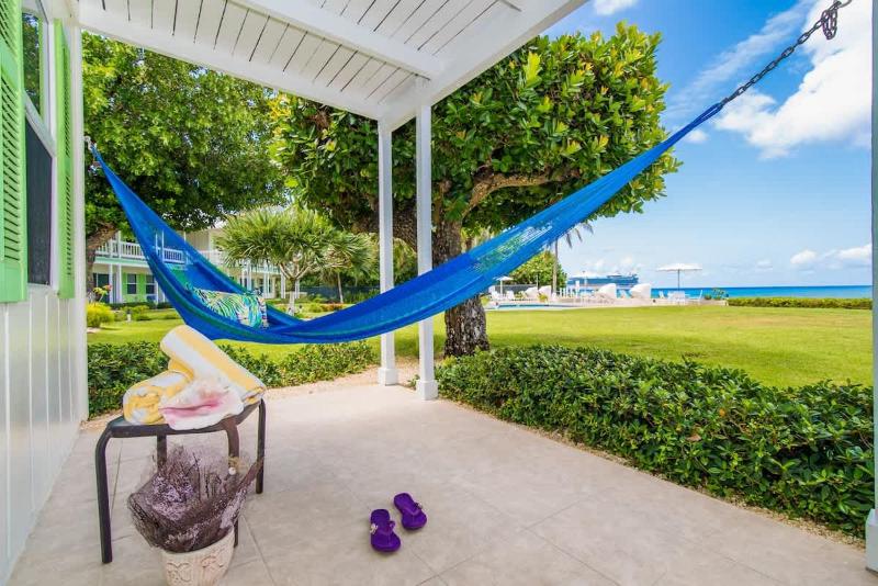 Cocoplum #3 - 2BR Oceanfront Condo on Seven Mile Beach - image 9