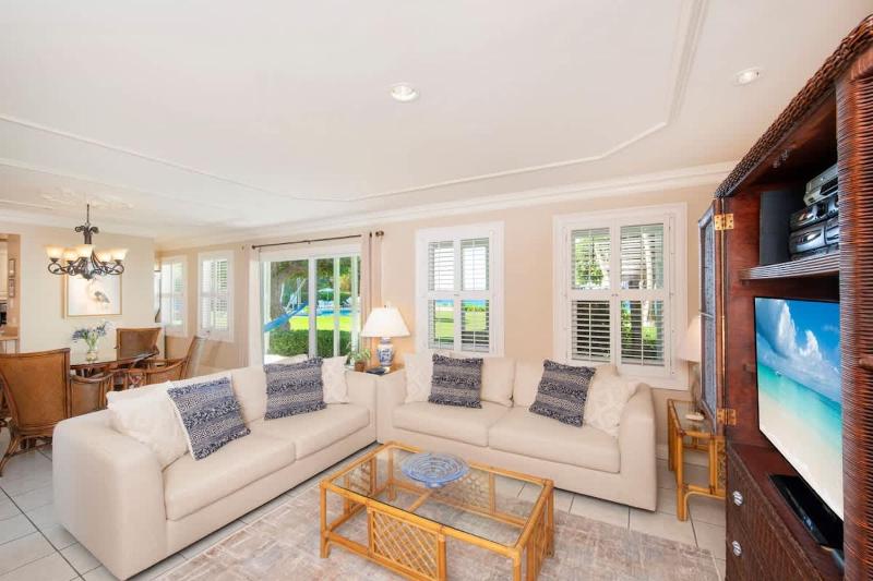Cocoplum #3 - 2BR Oceanfront Condo on Seven Mile Beach - image 6