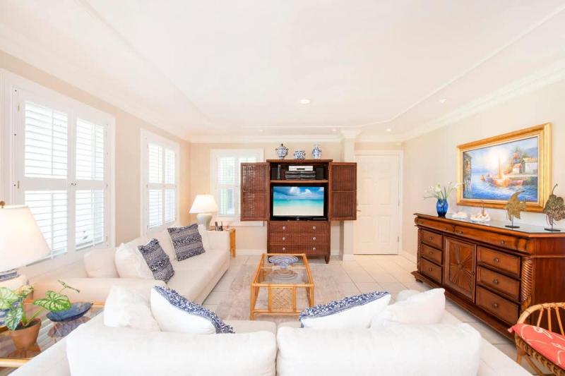 Cocoplum #3 - 2BR Oceanfront Condo on Seven Mile Beach - image 15