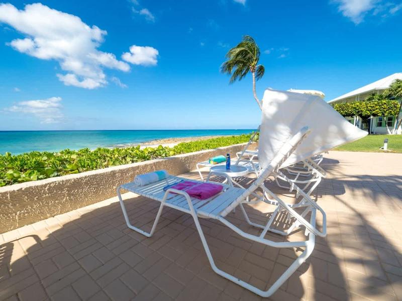 Cocoplum #7 - 2BR Oceanfront Condo on Seven Mile Beach - image 12