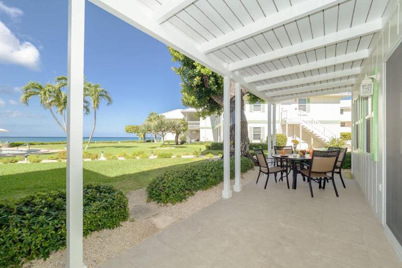 Cocoplum #7 - 2BR Oceanfront Condo on Seven Mile Beach - image 15