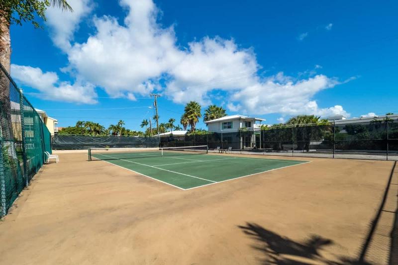 Cocoplum #7 - 2BR Oceanfront Condo on Seven Mile Beach - image 7