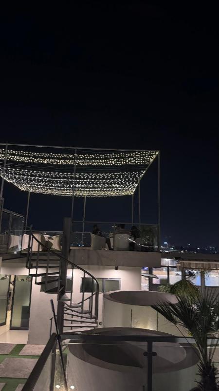 Skyluxe 2 Chic 1Bedroom w Rooftop Club N Pool Access - image 14