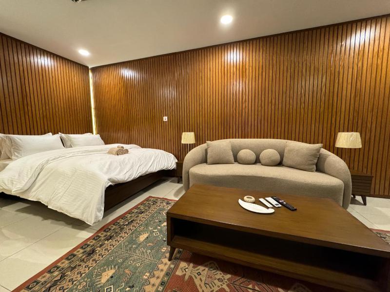 Designer Studio with heating rooftop Pool restaurant & Self Check In - image 12