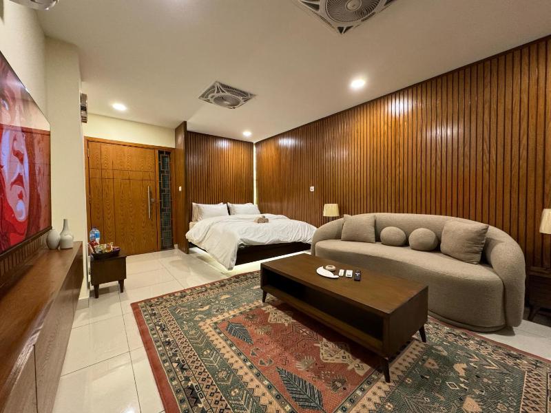 Designer Studio with heating rooftop Pool restaurant & Self Check In - image 10