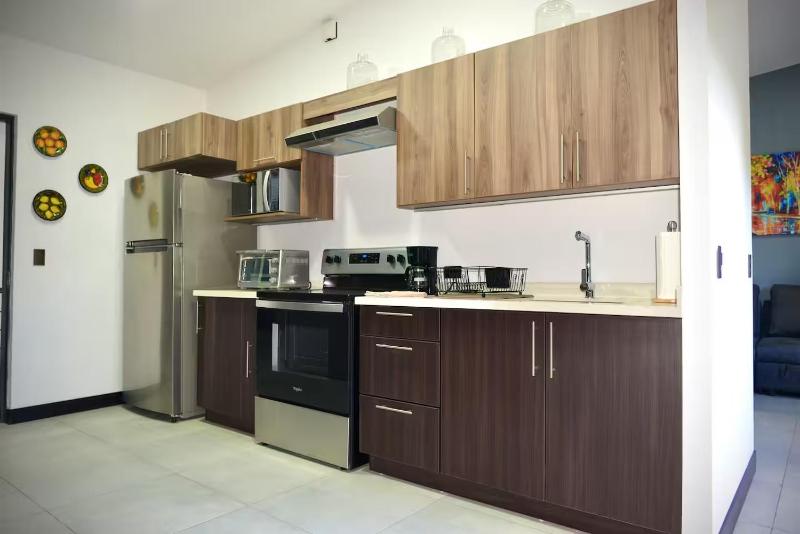 Beautiful & Cozy Suite 3 min from Paseo Escalon - image 4
