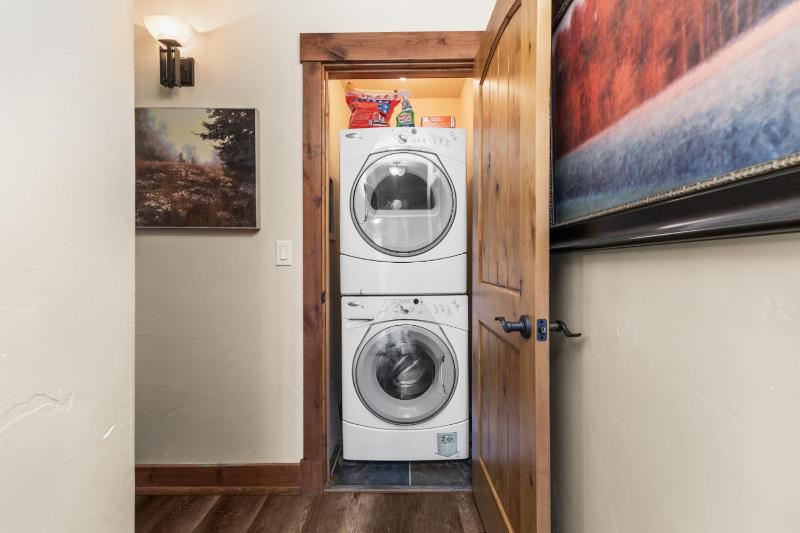 Air Conditioning Heated Pools Hot Tubs Private Washer & Dryer - image 47