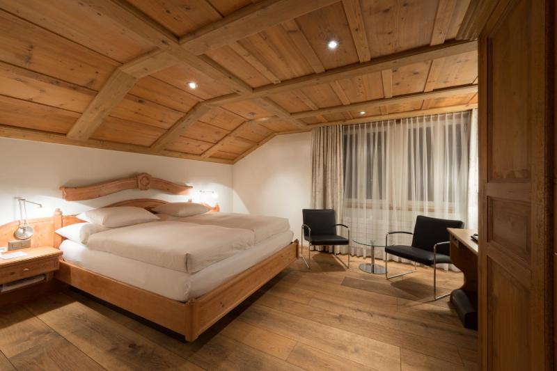 Deluxe Double Room image 2